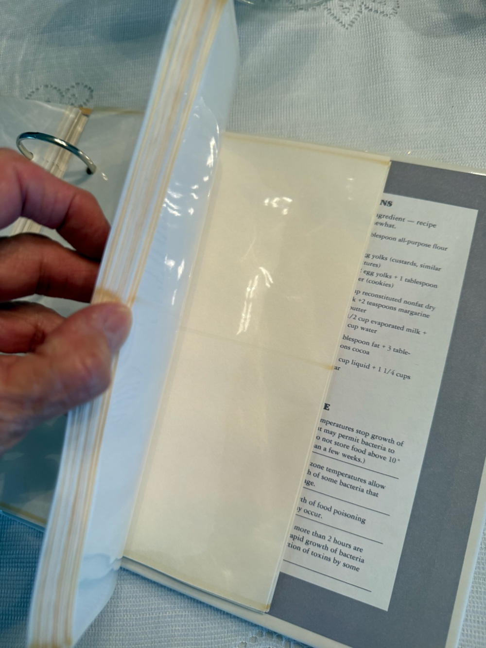 Vintage three ring recipe binder - Picture 5 of 12